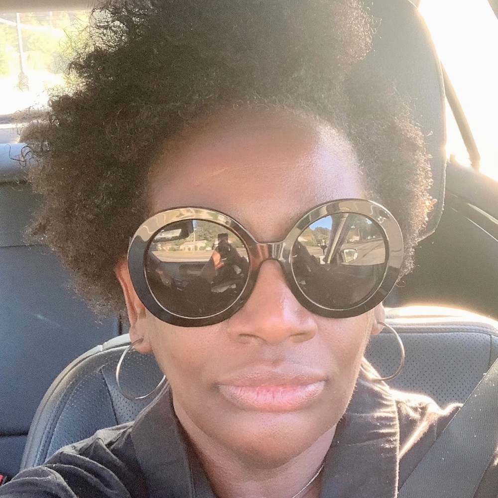 Meet your Posher, Cassandra